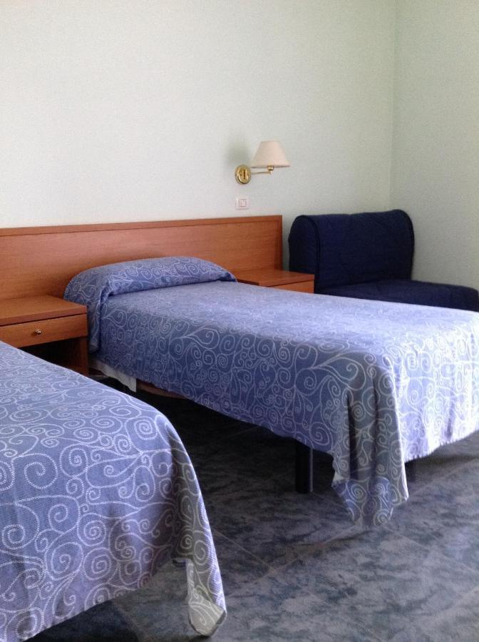 Scacco Matto Hotell Baschi Eksteriør bilde